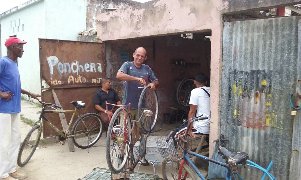 Bike repair shop in Cuba